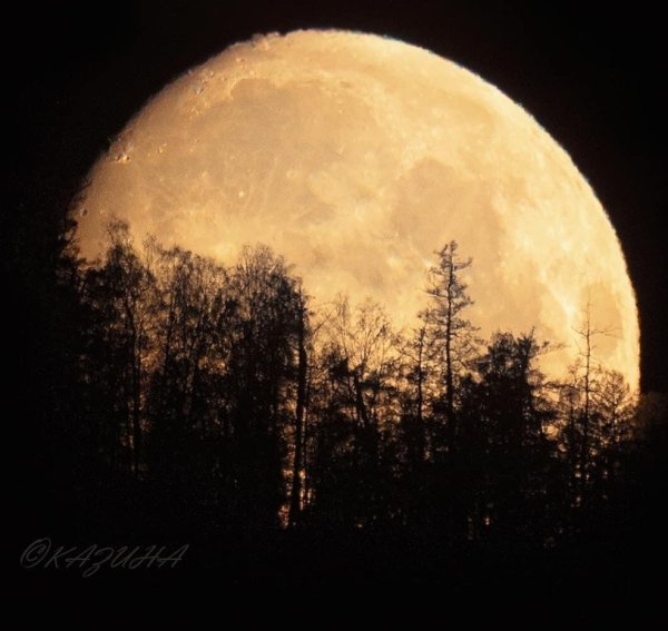 Очень большая Луна