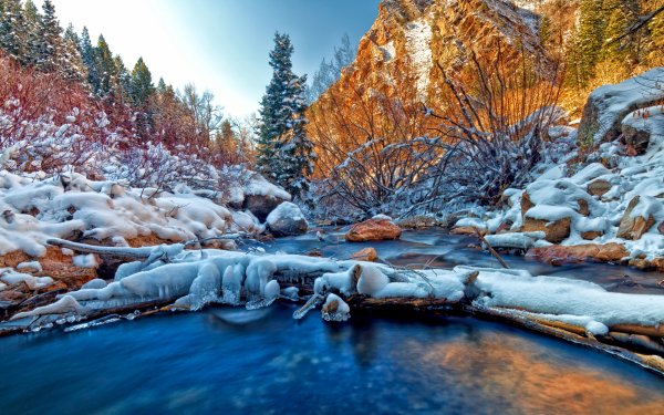 Горная река зимой