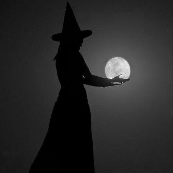 Полнолуние и ведьма