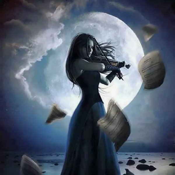 Ведьма при Луне