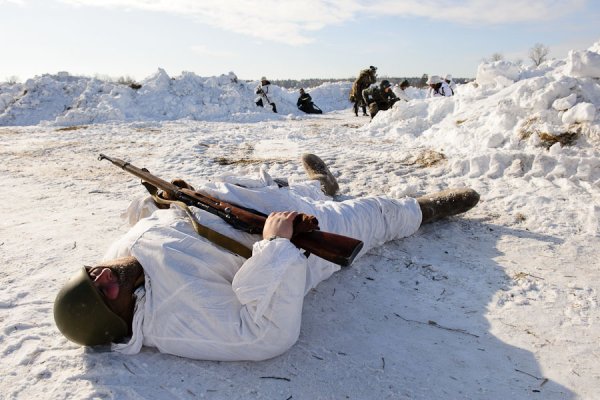 Солдат в снегу