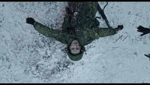 Солдаты лежат на земле кадры с фильма