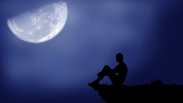 Одинокий человек и Луна