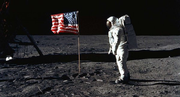 Американский флаг на Луне