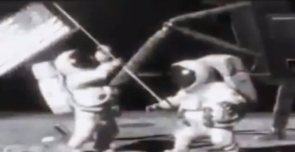 Американцы на Луне гифка