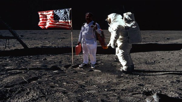 Реклама на Луне