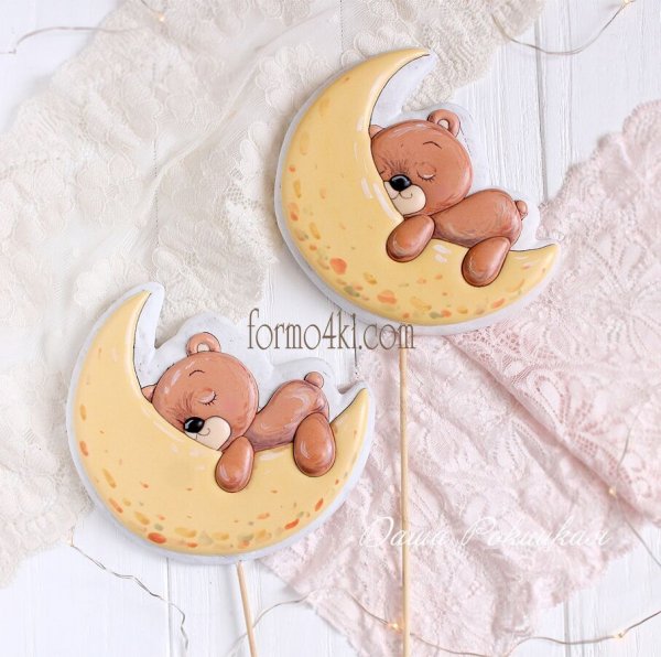 Пряник мишка на Луне