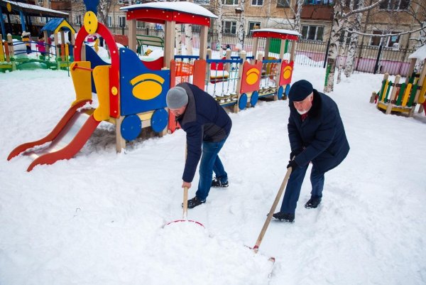 Детские площадки зимой