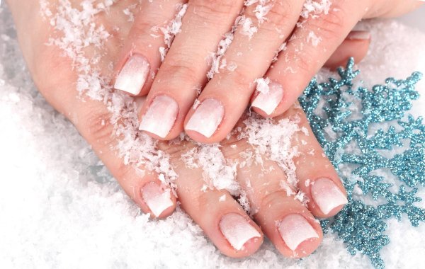 Снежный маникюр