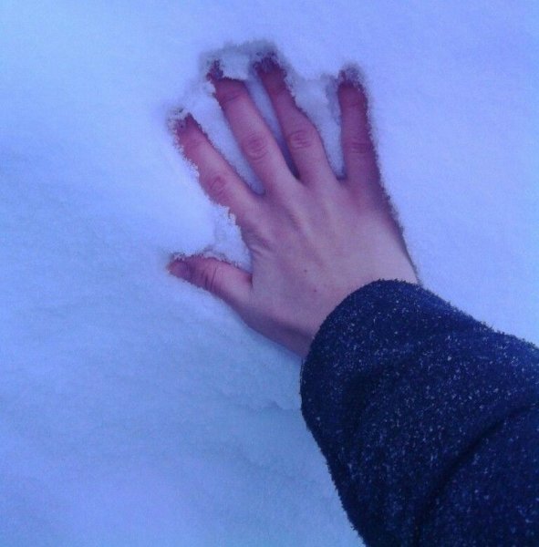 Снег в руках