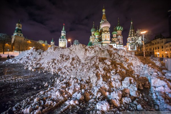 Снег в городе Москва