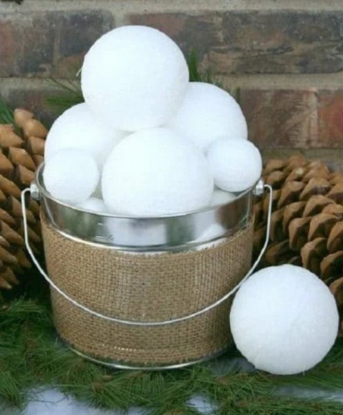 Корзинка со снежками