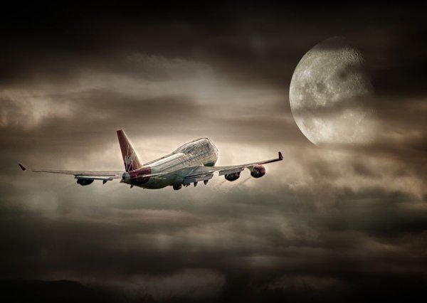 Самолет ночь Луна