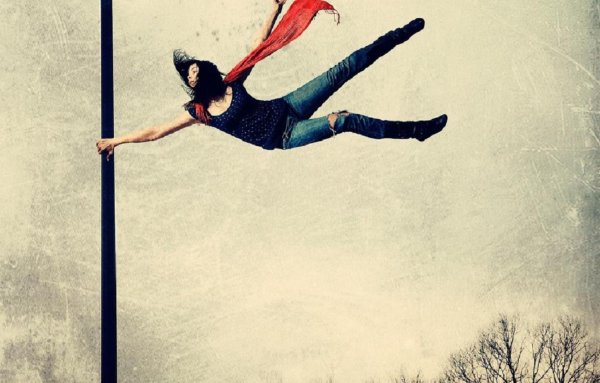 Ветер сносит людей