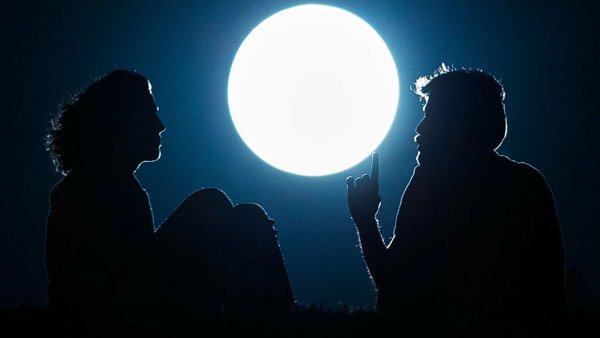 Человек под луной