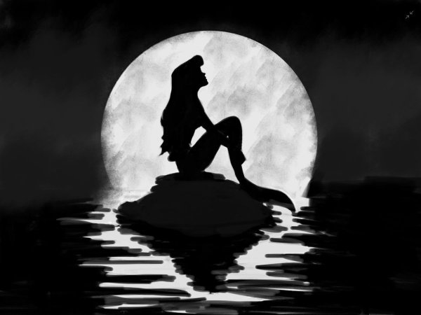 Силуэт на фоне Луны