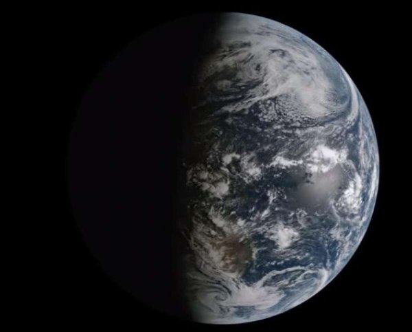 Луна падает на землю