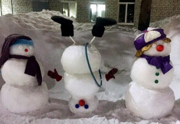 Смешные Снеговики на улице