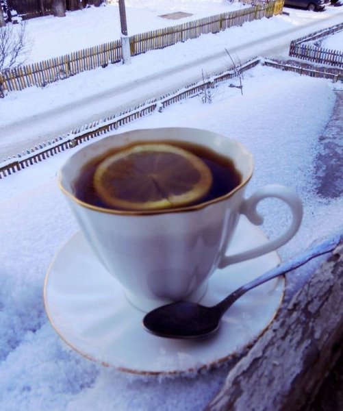 Зимнее утро с чашкой кофе