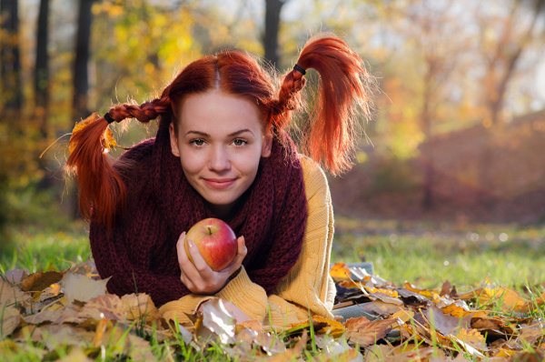 Девушка осенью