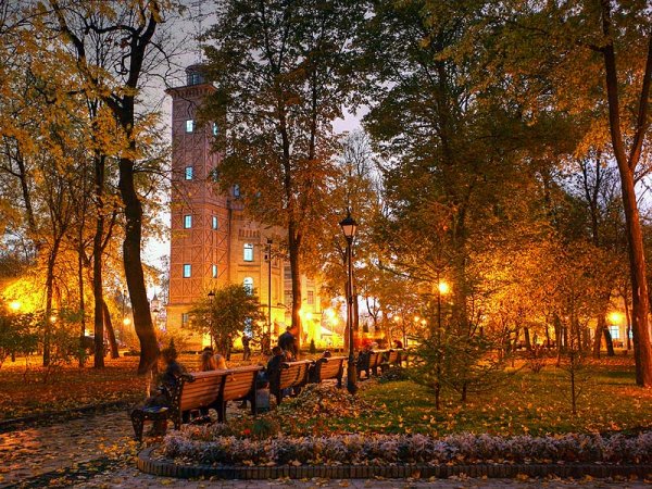 Вечерний осенний парк