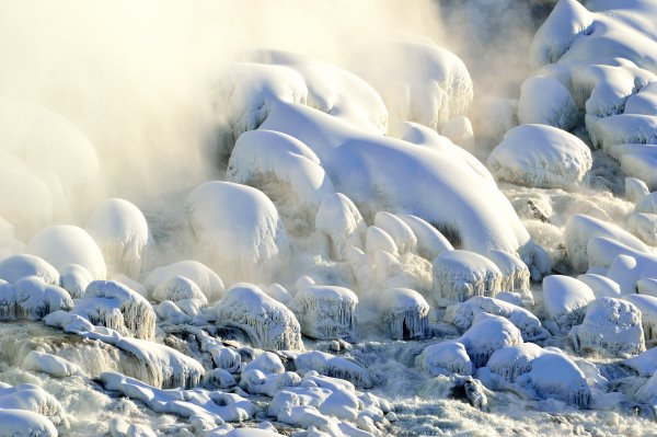 Снег на воде