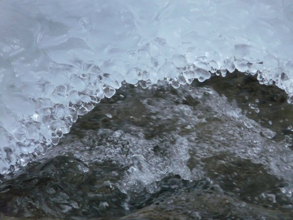 Кристаллы замерзшей воды