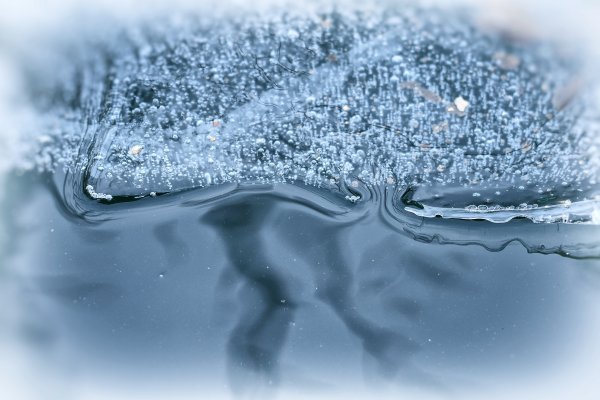 Замерзшая вода