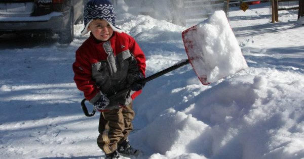 Убирают снег