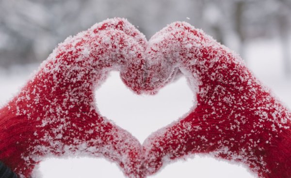 Сердечко на снегу