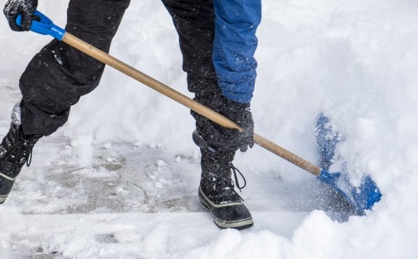 Убирают снег