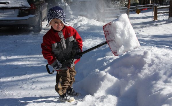 Убирают снег