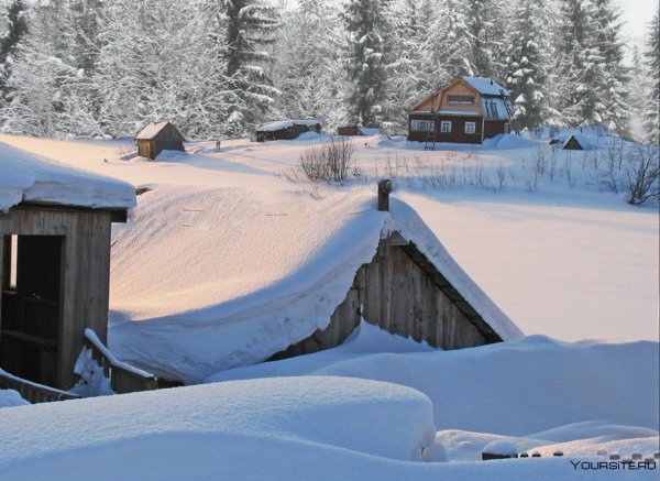 Много снега в деревне