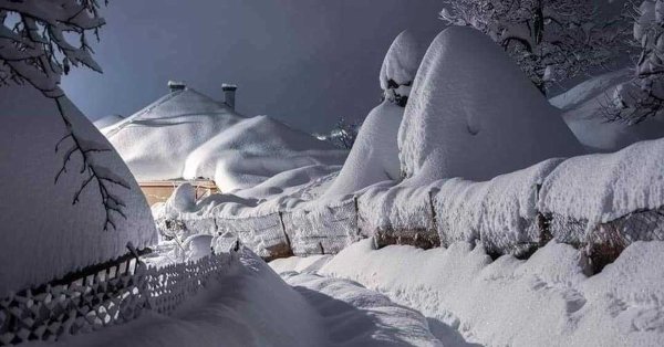 Замело снегом