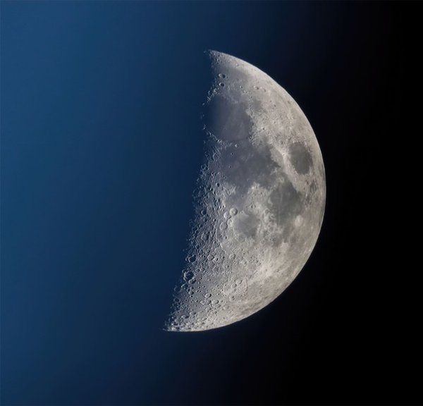 Луна вчера ночью