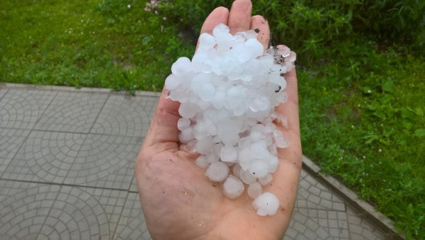 Снег и град