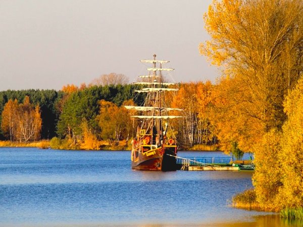 Корабли осенью