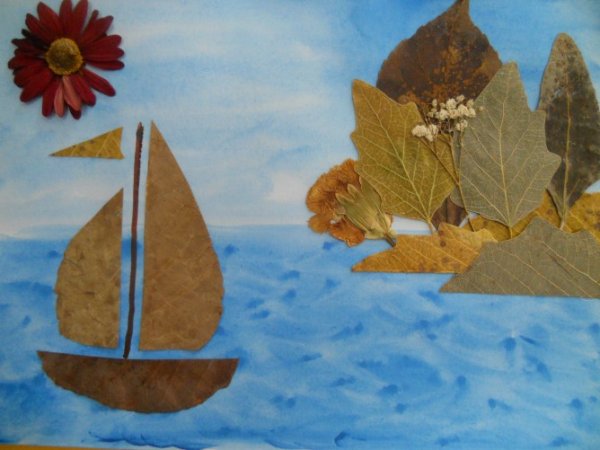 Кораблик из листьев