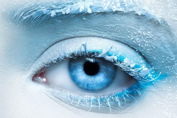 Ледяной голубой цвет глаз