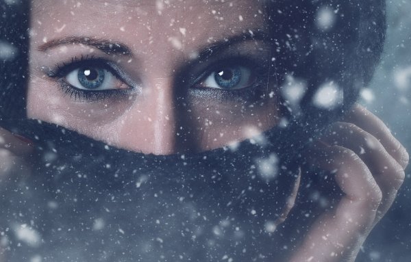 Глаза и снег картинка