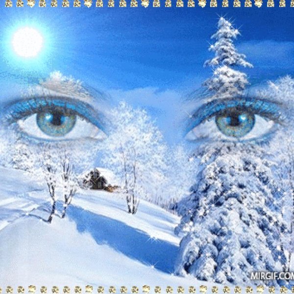 Женские глаза на фоне зимы