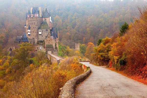 Замок Эльц осень