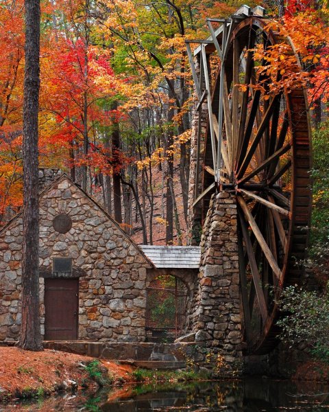 Готический замок осень