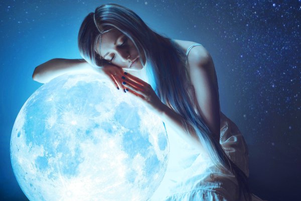Полная Луна девушка
