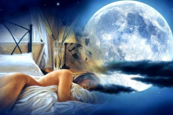 Девушка спит и видит сон