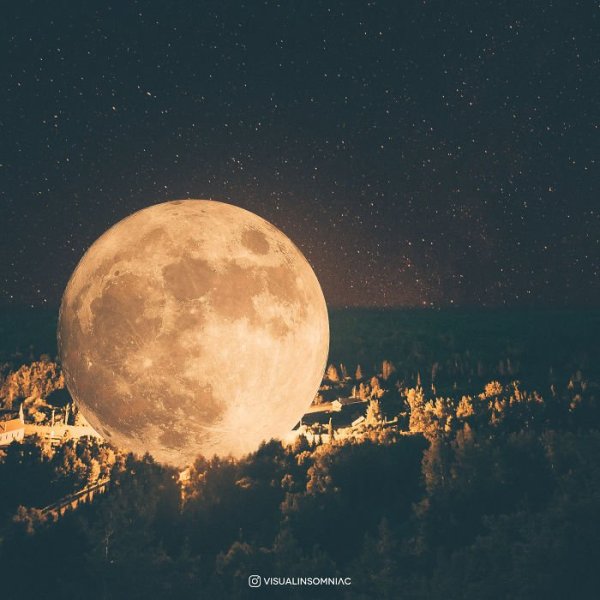 Луна близко