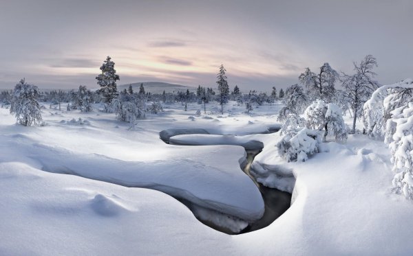 Снежная зима река