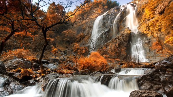 Водопад осень