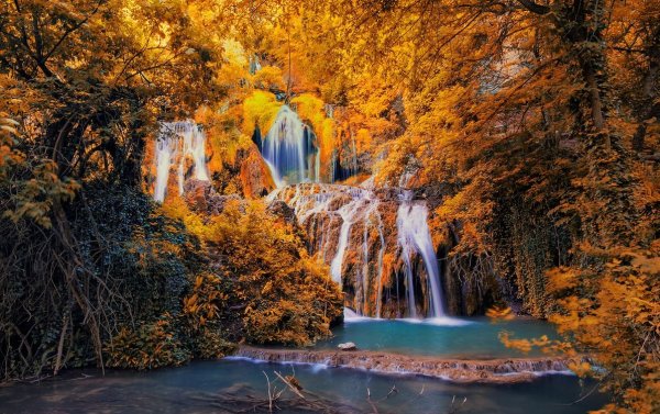 Осенний водопад