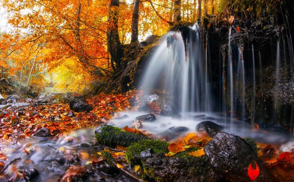 Осенний водопад